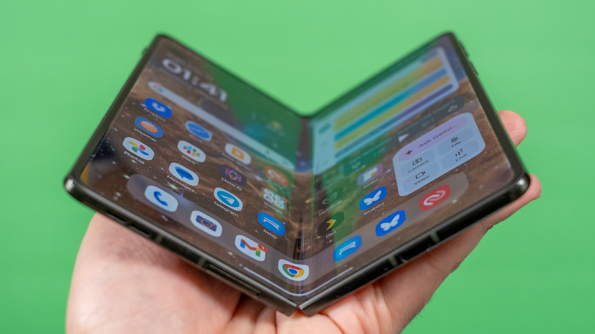 I used the Motorola Razr Fold for a week, and I think it's the best foldable*